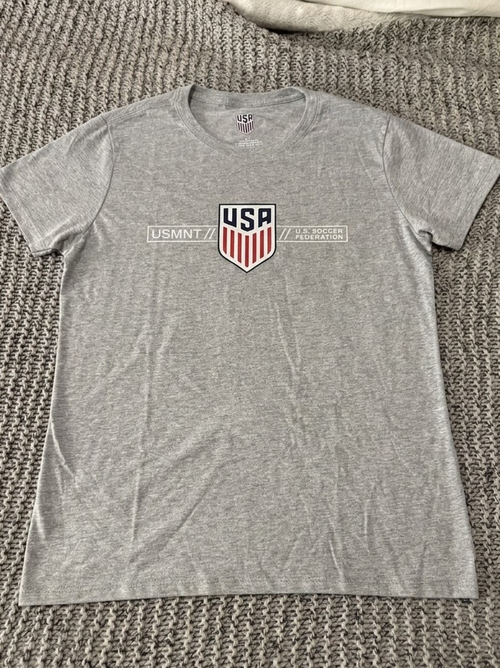 USA Christian Pulisic #10 Women’s Grey T-Shirt Medium Tee Shirt